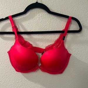 Victoria’s Secret very sexy, push-up bra new with tag